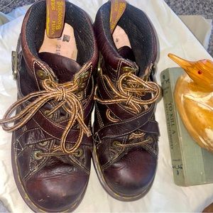Vintage Men’s Dr.Martens 9946 crisscross boots size 10
